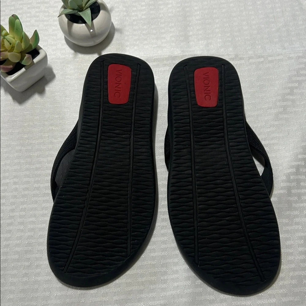 Vionic Wave 44 Black Flip-Flops 7 / 8 - Picture 8 of 15